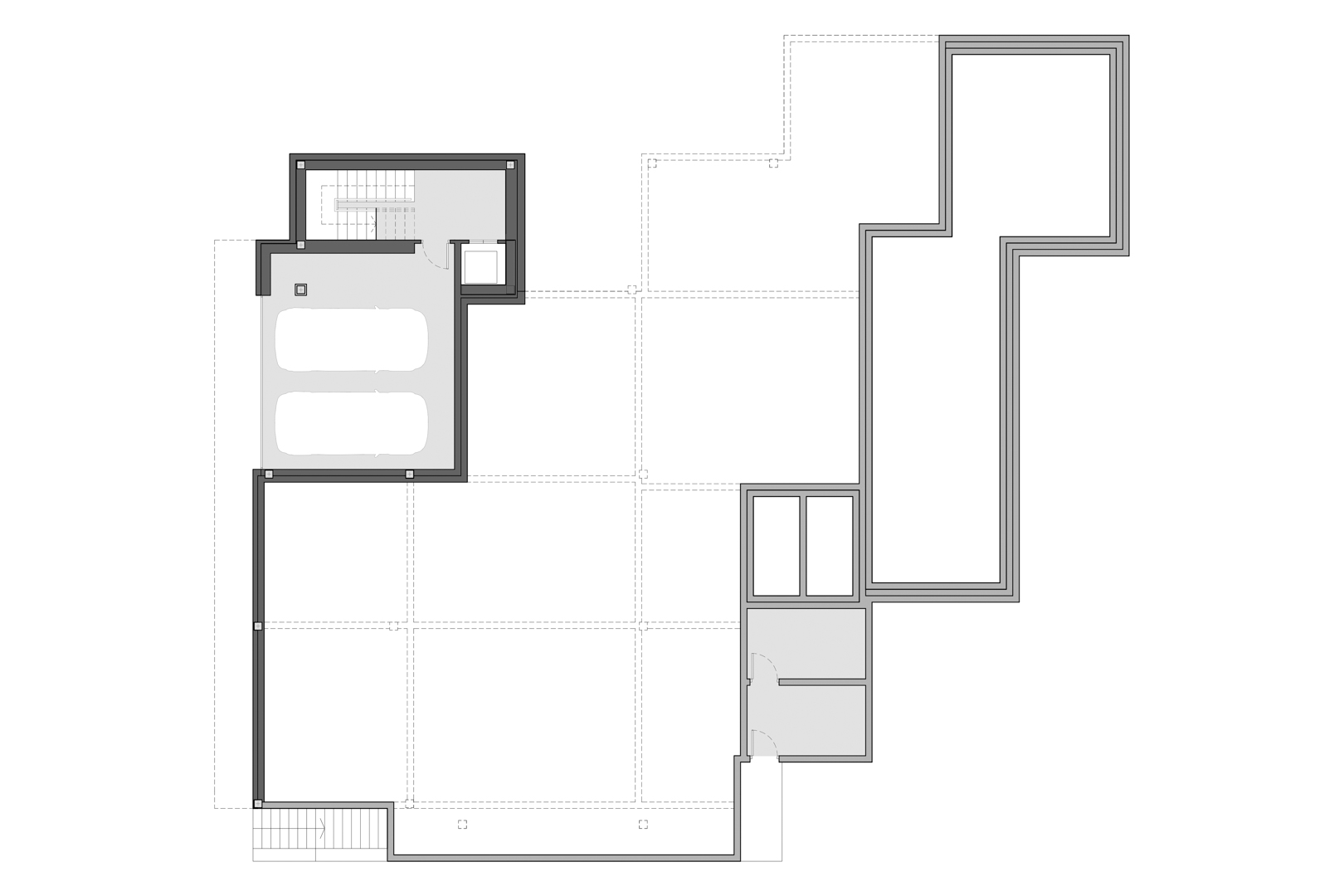 Technischer Grundriss des Untergeschosses mit einer Doppelgarage, Treppenhaus, Aufzugszugang und verschiedenen Technik- oder Lagerräumen.
