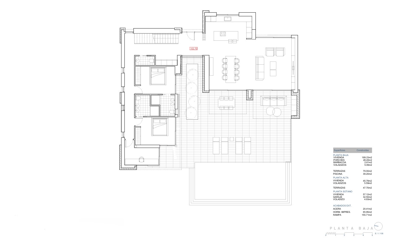 Technischer Grundriss des Erdgeschosses mit offenem Wohn-Essbereich, Inselküche, zwei Schlafzimmern mit Bad en Suite und großer Terrasse mit Pool.