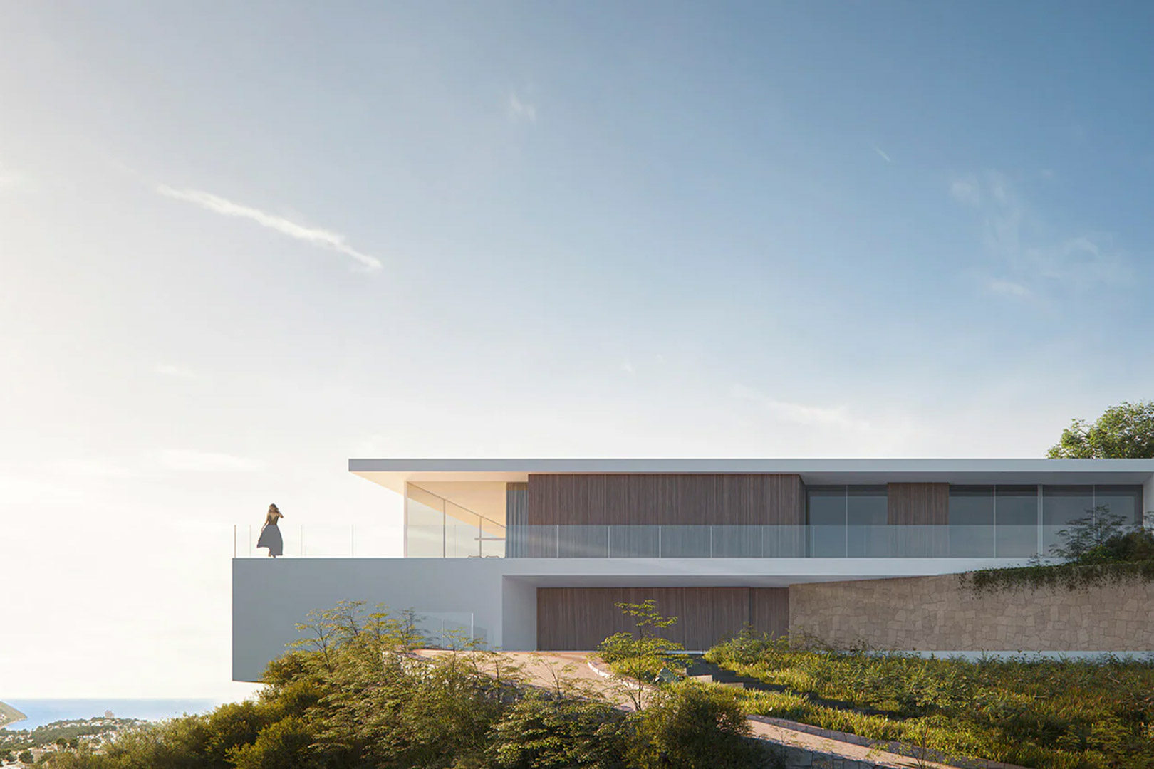 Moderne Außenfassade mit auskragenden Elementen, Holzverkleidung und Natursteinmauern, inklusive einer Terrasse mit weitem Blick auf das Mittelmeer.
