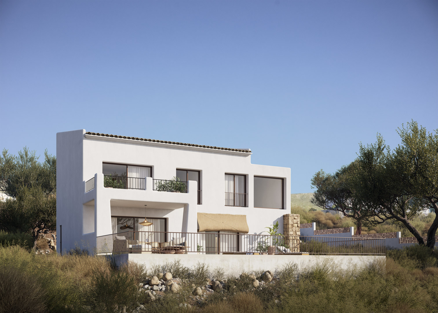 Außenansicht der Villa im Ibiza-Stil mit weißen Fassaden, großen Fensterfronten und Terrassen auf zwei Ebenen inmitten der mediterranen Landschaft.