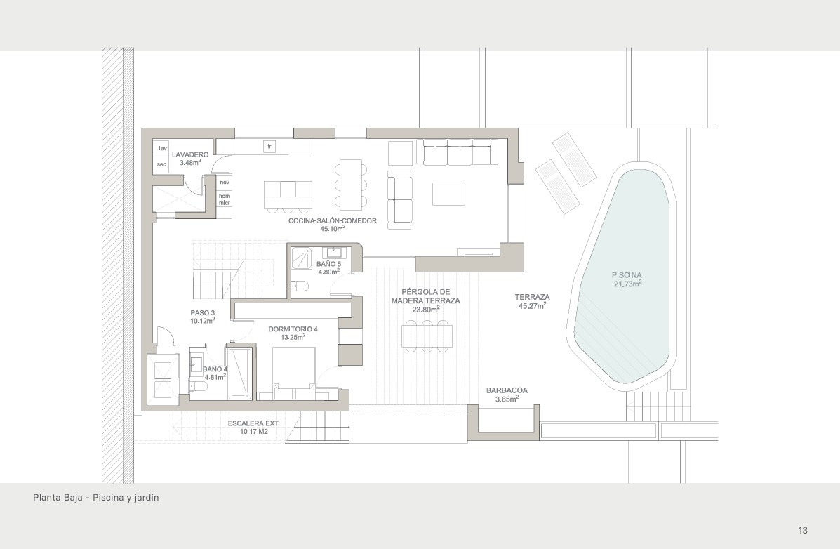 Architektonischer Grundriss des Erdgeschosses mit Pool, Terrasse und Innenraumaufteilung.