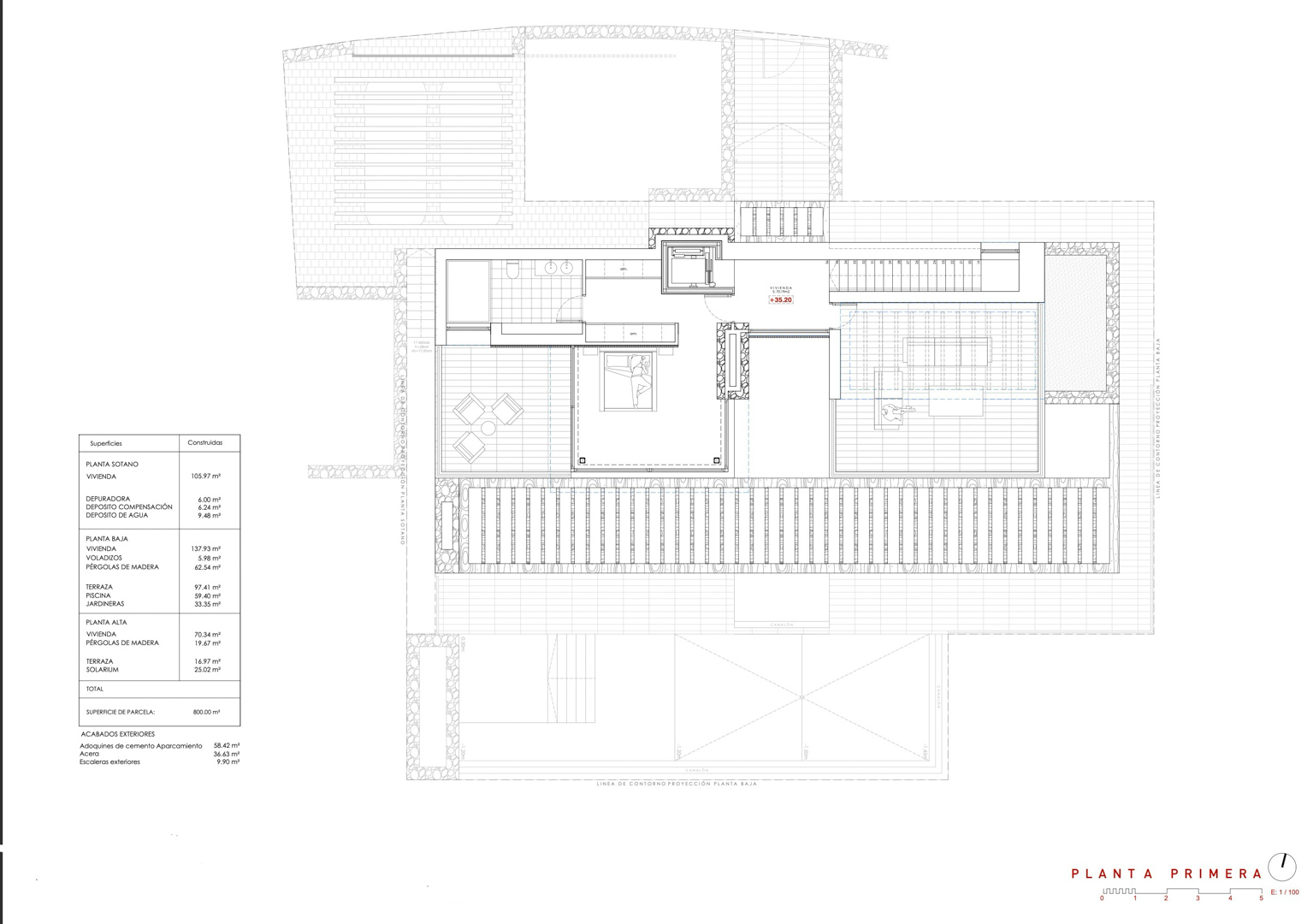 Technischer Grundriss des Obergeschosses mit Darstellung der Mastersuite, des Badezimmers und einer großen Terrasse unter einer Holzpergola.