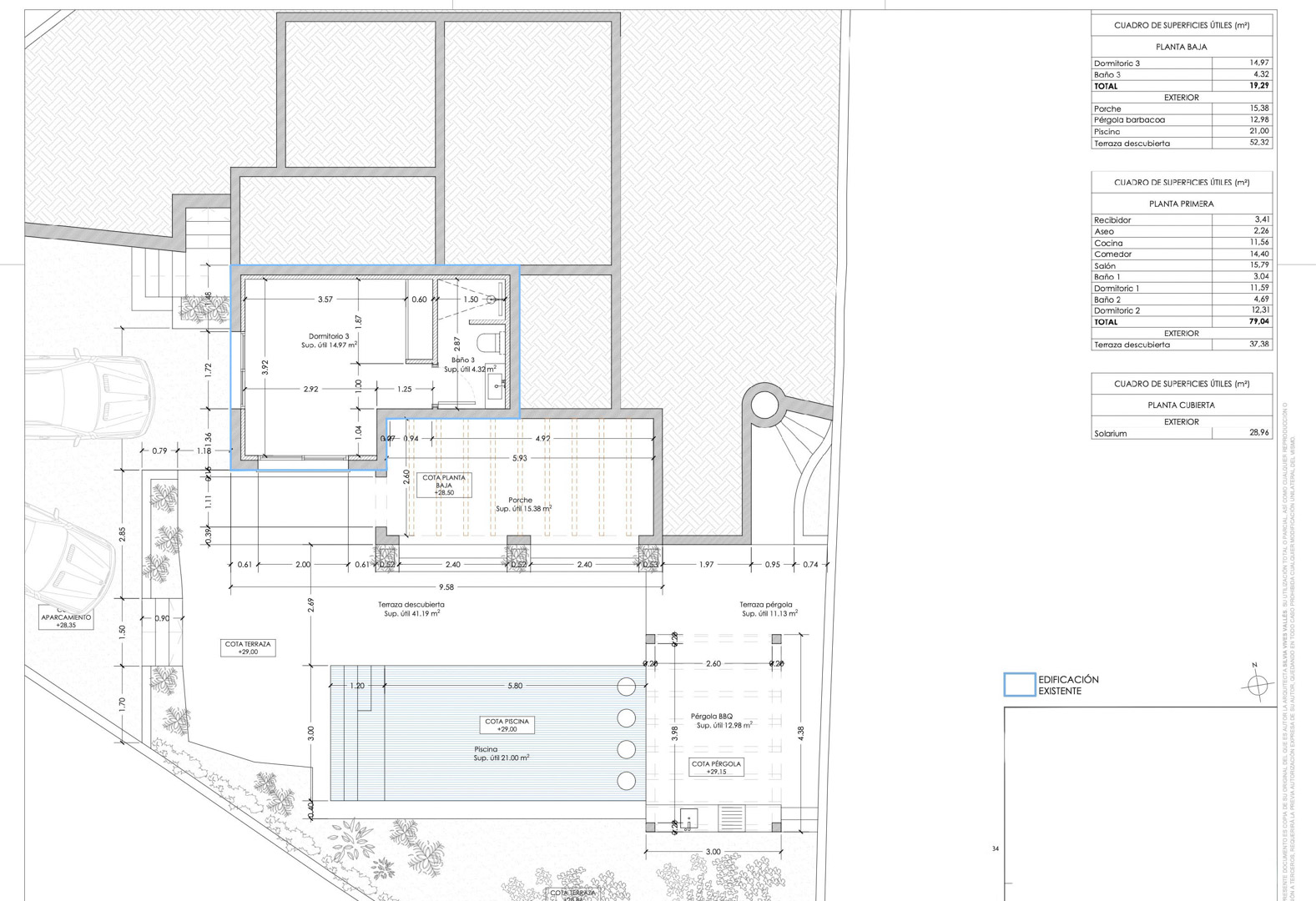 Detaillierter Grundriss des Erdgeschosses mit dem dritten Schlafzimmer en-suite, dem 21 m² großen Pool, der überdachten Veranda und dem Grill-Pergola-Bereich.