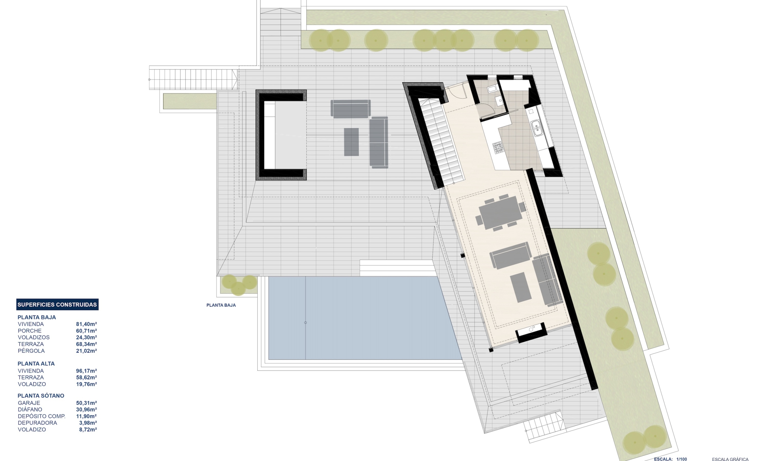 Detaillierter Grundriss des Erdgeschosses mit Darstellung von Wohn-Essbereich, Küche, großer Terrasse mit Pool und umliegenden Gartenflächen.