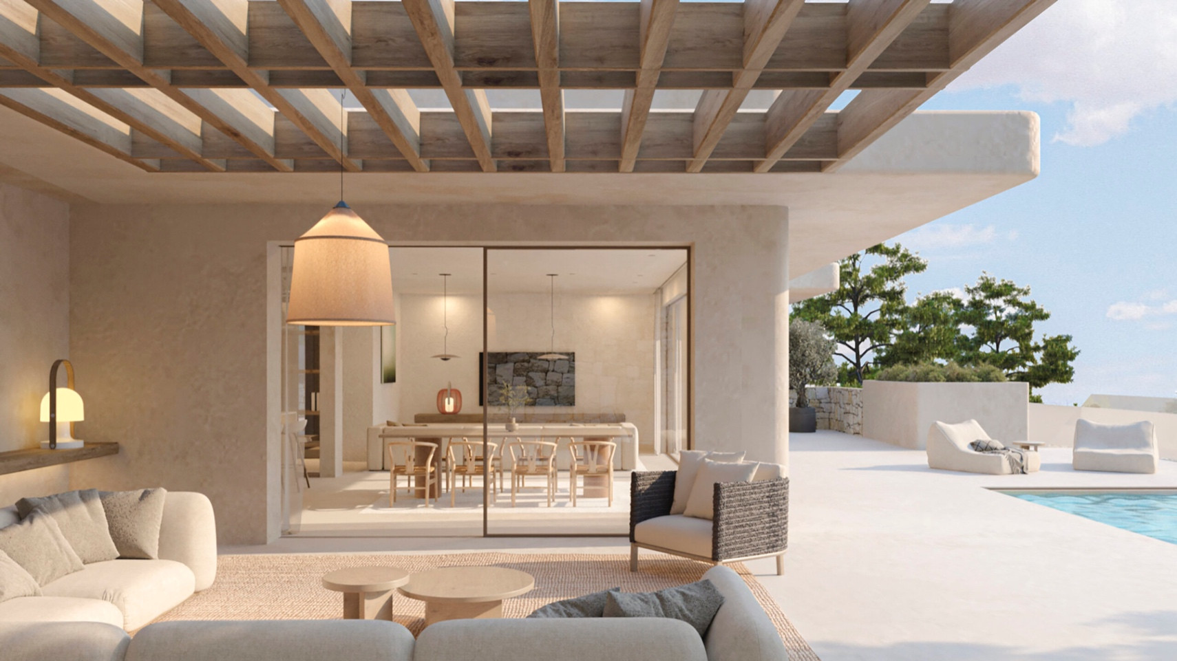 Großzügige Außenterrasse mit Holzpergola und Loungebereich, verbunden mit dem Esszimmer durch große Glasschiebetüren. Ein privater Pool ist im Hintergrund sichtbar.