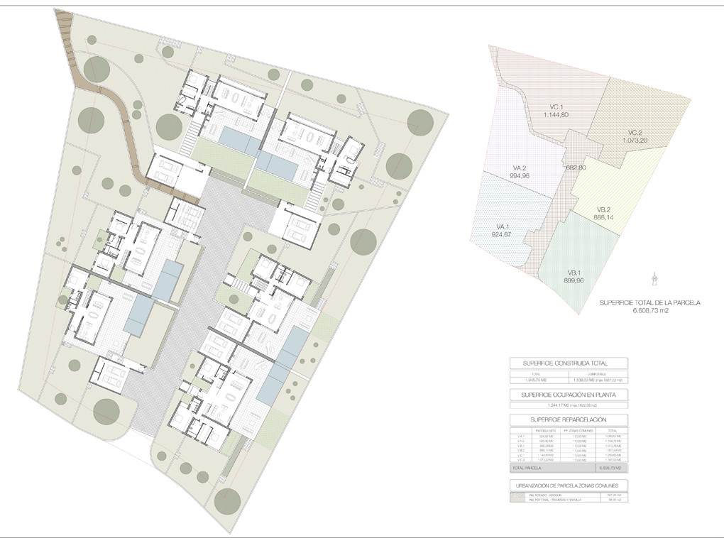 Masterplan, der die Anordnung mehrerer Villen, Einzelgrundstücke, Gemeinschaftsbereiche und deren jeweilige Grundrisse darstellt.