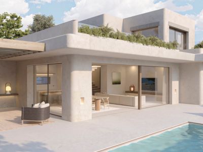 Außenansicht einer modernen Villa mit privatem Pool. Die Terrasse verfügt über eine Holzpergola, eine Außenterrasse und große Fenster zum offenen Wohnbereich.