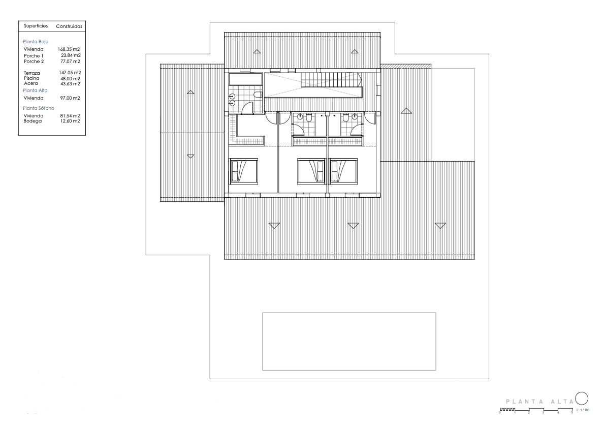 Technischer Grundriss des Obergeschosses mit der detaillierten Aufteilung von drei Schlafzimmern, drei Badezimmern und dem Treppenaufgang.