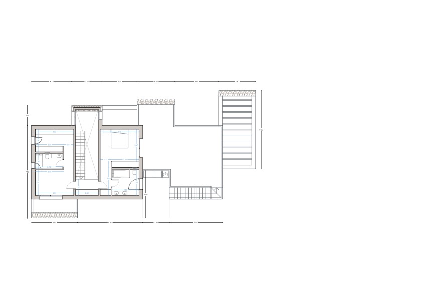 Technischer Grundriss mit der Aufteilung von zwei Schlafzimmern, En-Suite-Bädern, Treppenhaus und einer großen Außenterrasse mit präzisen Maßangaben.