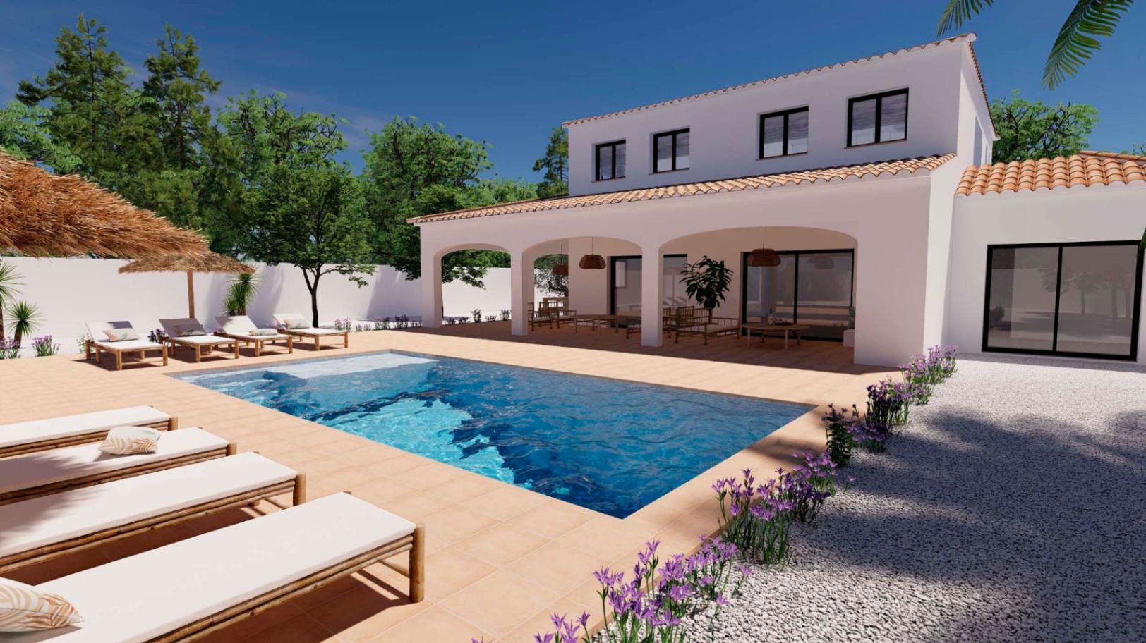 Außenansicht des rechteckigen Pools mit Terrakotta-Terrasse, Holzliegen und einer großzügigen überdachten Veranda mit Rundbögen vor der weißen Fassade.