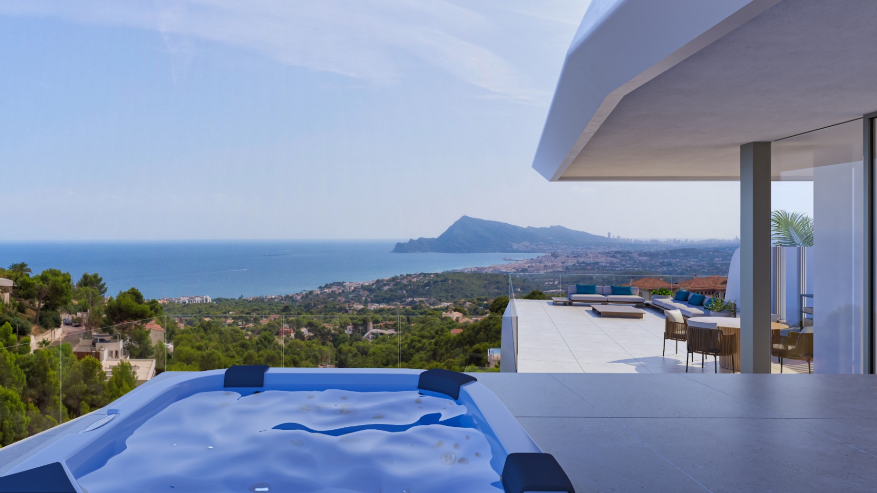 Obere Terrasse mit integriertem Whirlpool, Feinsteinzeugfliesen und Panoramablick auf das Mittelmeer und die Bucht von Altea.