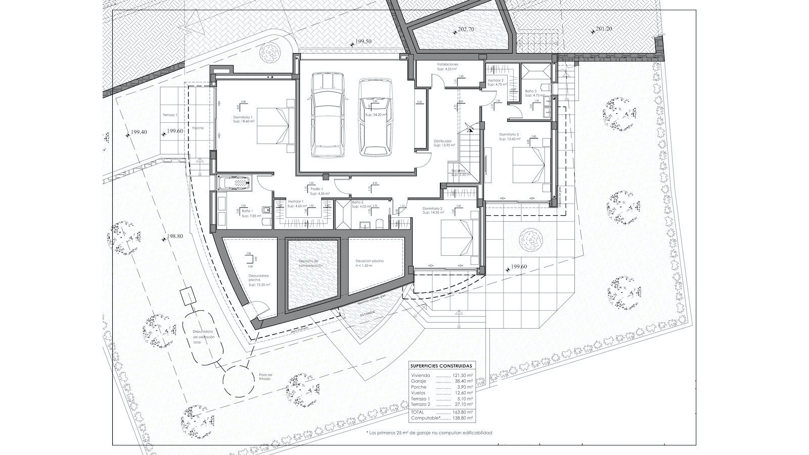 Technischer Grundriss der unteren Ebene mit drei Schlafzimmern, en-suite Badezimmern, Ankleidezimmern, einer Doppelgarage und den technischen Außenbereichen der Villa.
