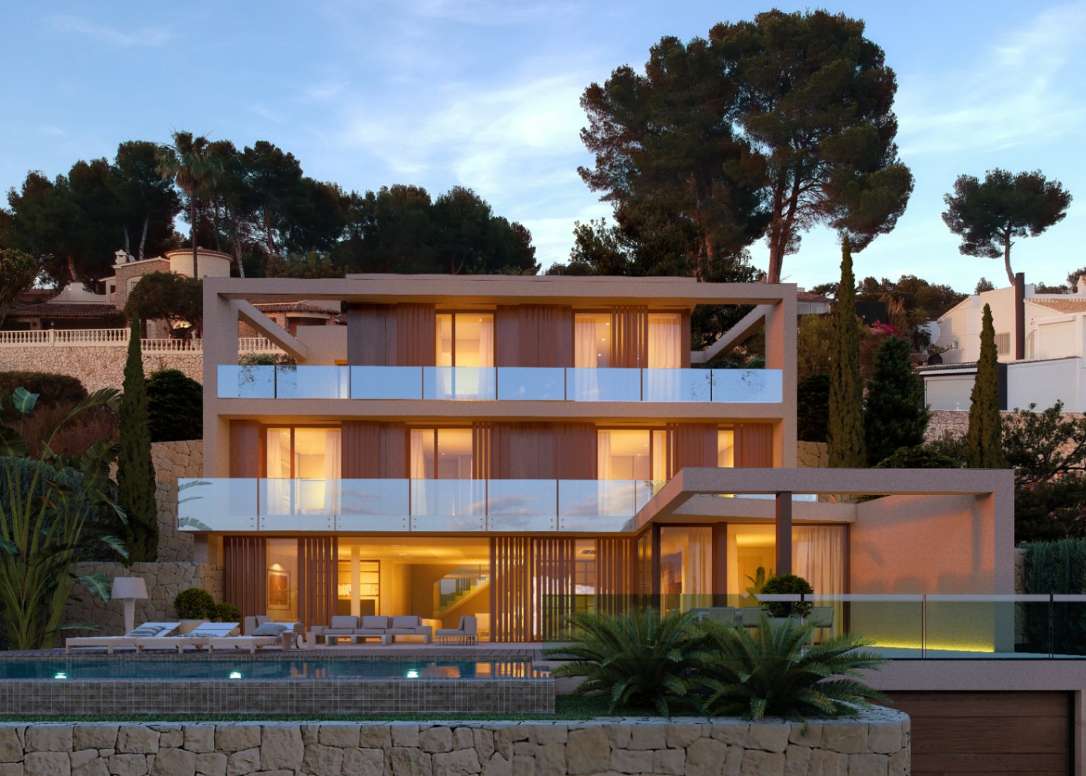 Frontansicht einer modernen Villa mit beleuchtetem Pool und Glasbalkonen in Benissa.