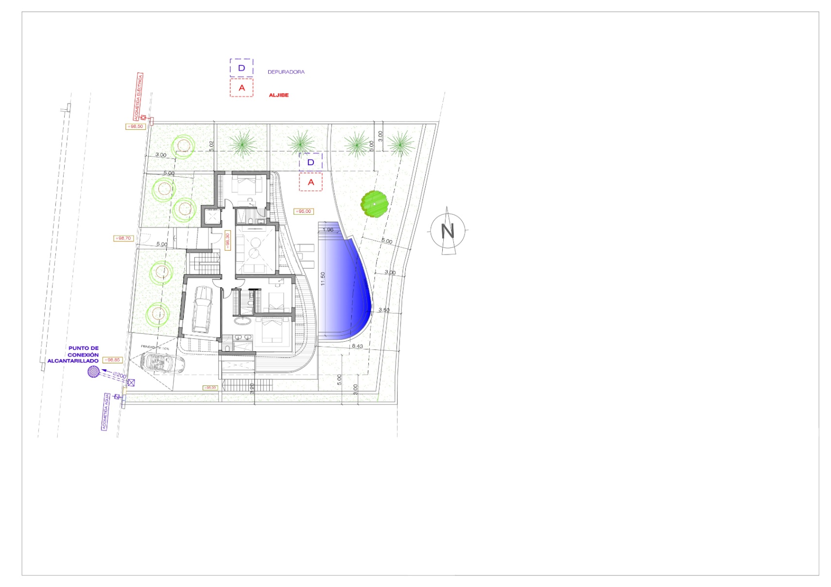 Technischer Lageplan des Erdgeschosses und der Außenanlagen mit Darstellung der Raumaufteilung, Garage und des organisch geformten Pools.