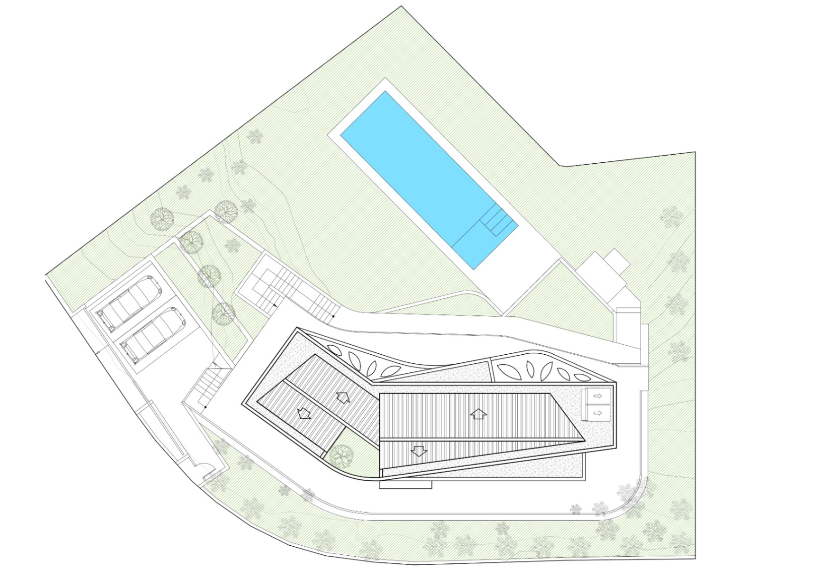 Lageplan mit der geschwungenen Architektur der Villa, dem rechteckigen Pool, dem Doppel-Carport und der Gartenanlage auf dem Grundstück.