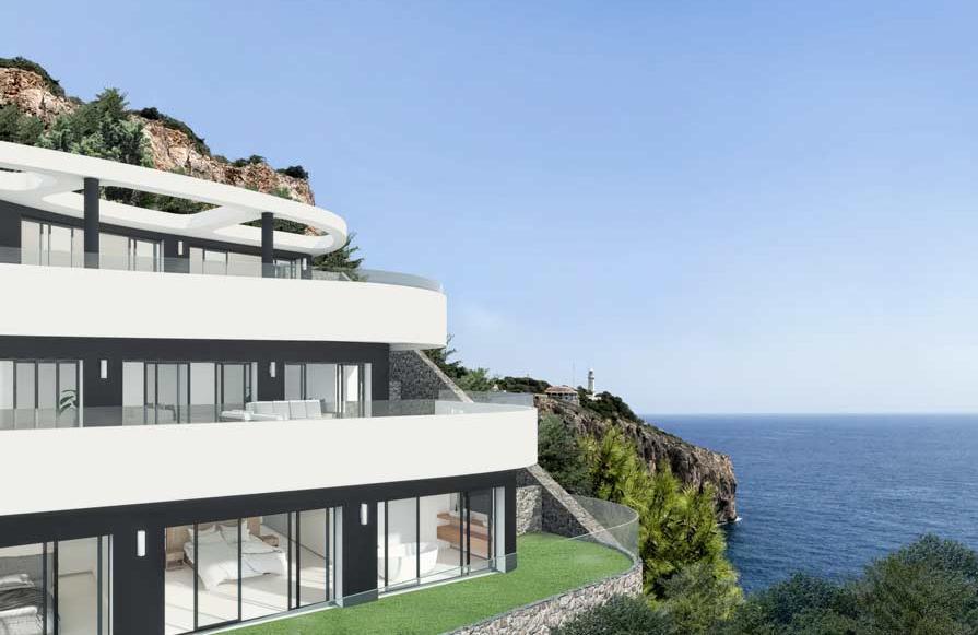 Dreistöckige Außenfassade mit geschwungenen Linien, Glasgeländern und bodentiefen Fenstern, die einen weiten Blick auf das Mittelmeer und den Leuchtturm bieten.