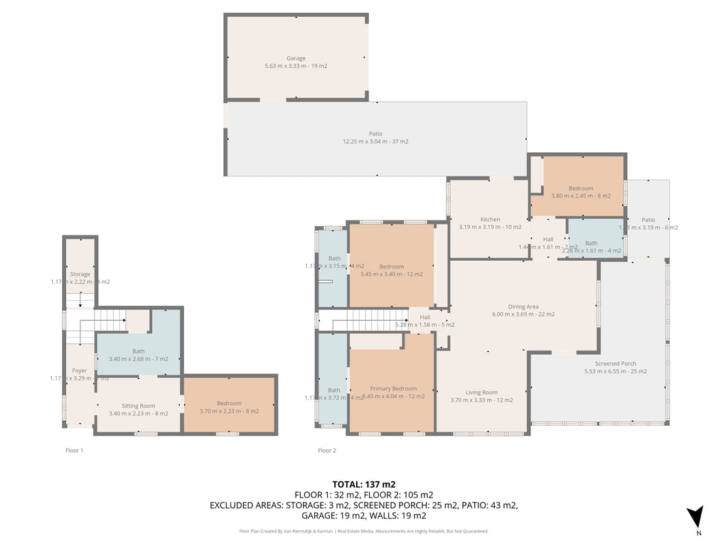 Detaillierter Grundriss der Villa auf zwei Etagen mit 4 Schlafzimmern, 4 Badezimmern, Wohnbereichen und Außenanlagen wie Garage, Patio und verglaster Veranda.