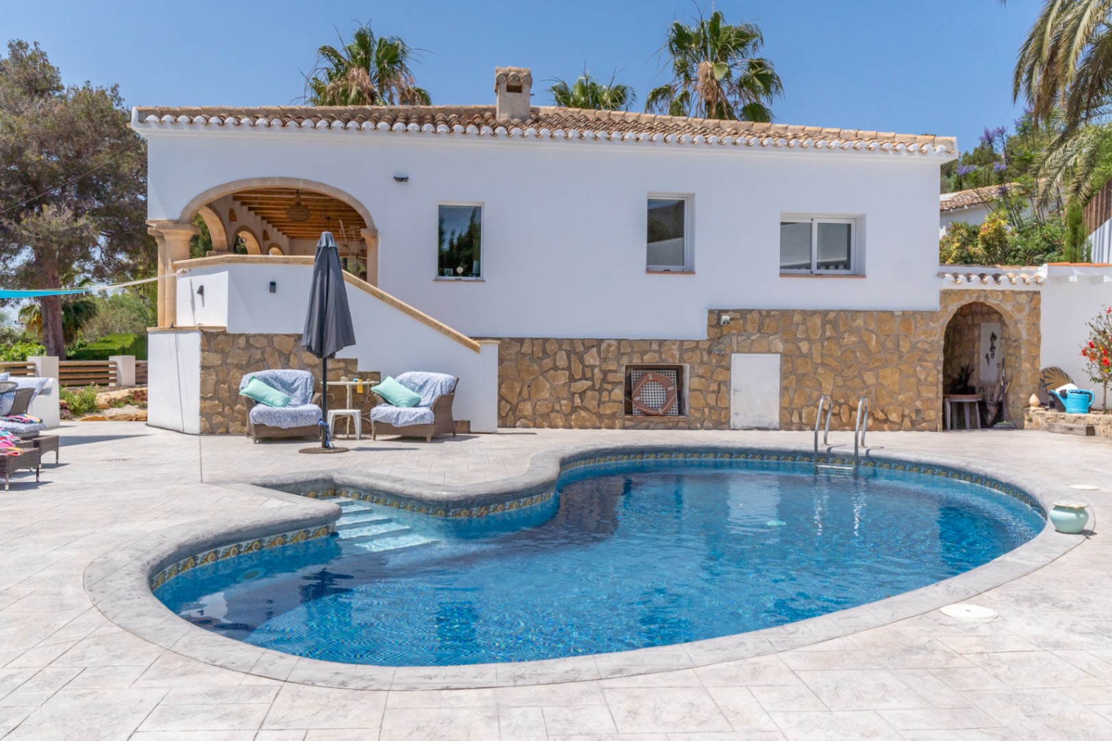 Villa in Jávea mit privatem Pool und Bergblick