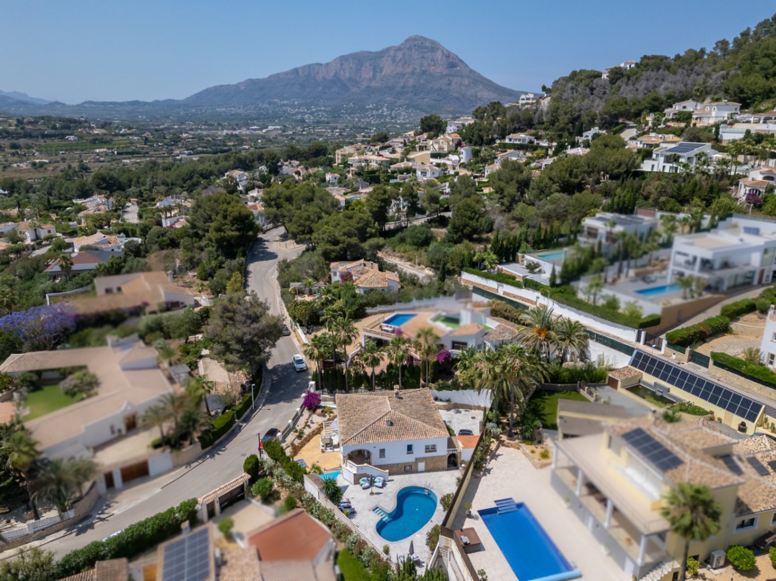 Villa in Jávea mit privatem Pool und Bergblick