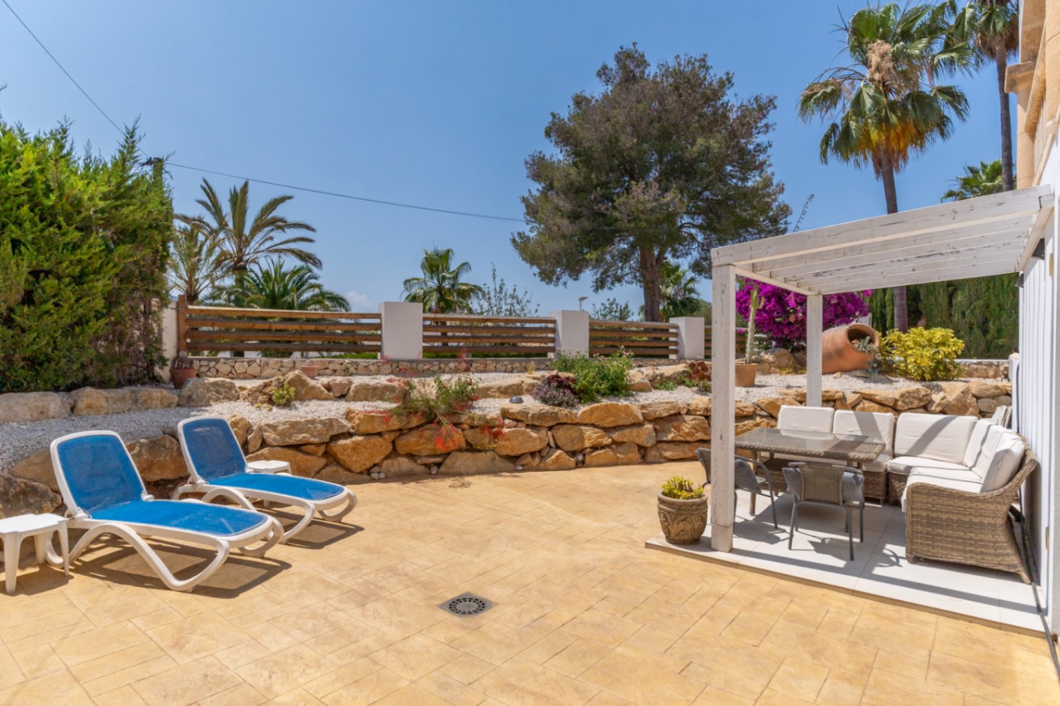 Villa in Jávea mit privatem Pool und Bergblick
