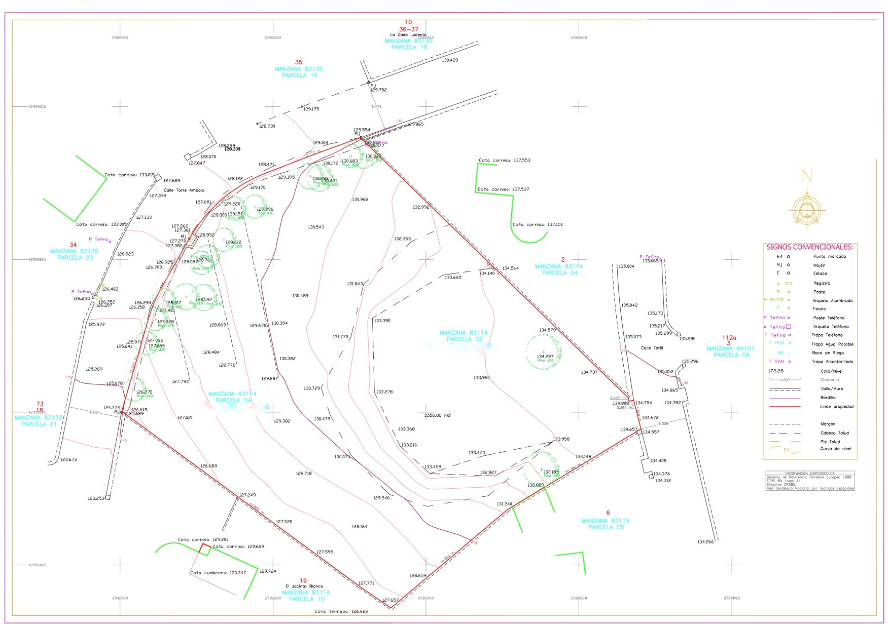 Detaillierter topografischer Lageplan der Grundstücke in Costa Nova mit Darstellung von Höhenlinien, Grundstücksgrenzen und vorhandenem Baumbestand auf 2.355 m2.