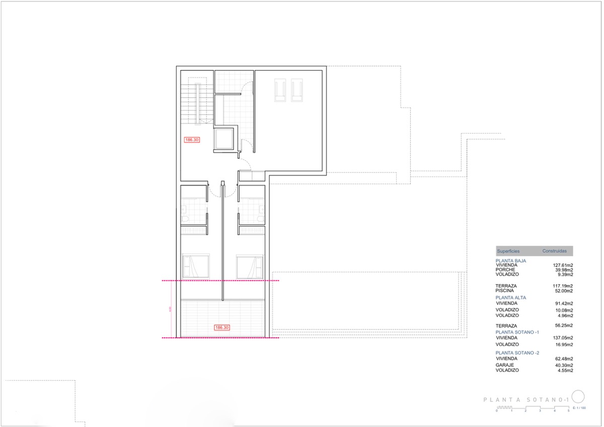 Technischer Grundriss des Untergeschosses -1 mit zwei Schlafzimmern mit Bad en Suite, einem Fitnessbereich sowie dem Aufzugs- und Treppenhauskern.