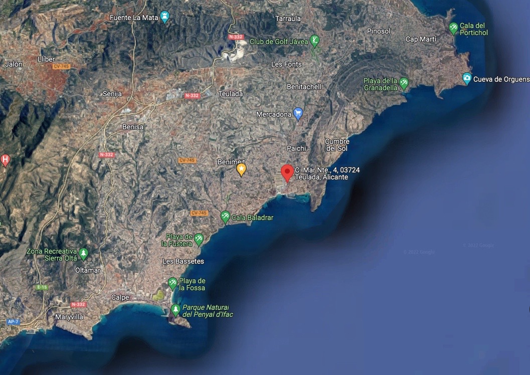 Satellitenansicht der Lage in Moraira, die die Nähe des Grundstücks zur Küste und die Anbindung an die umliegenden Gebiete der Costa Blanca verdeutlicht.