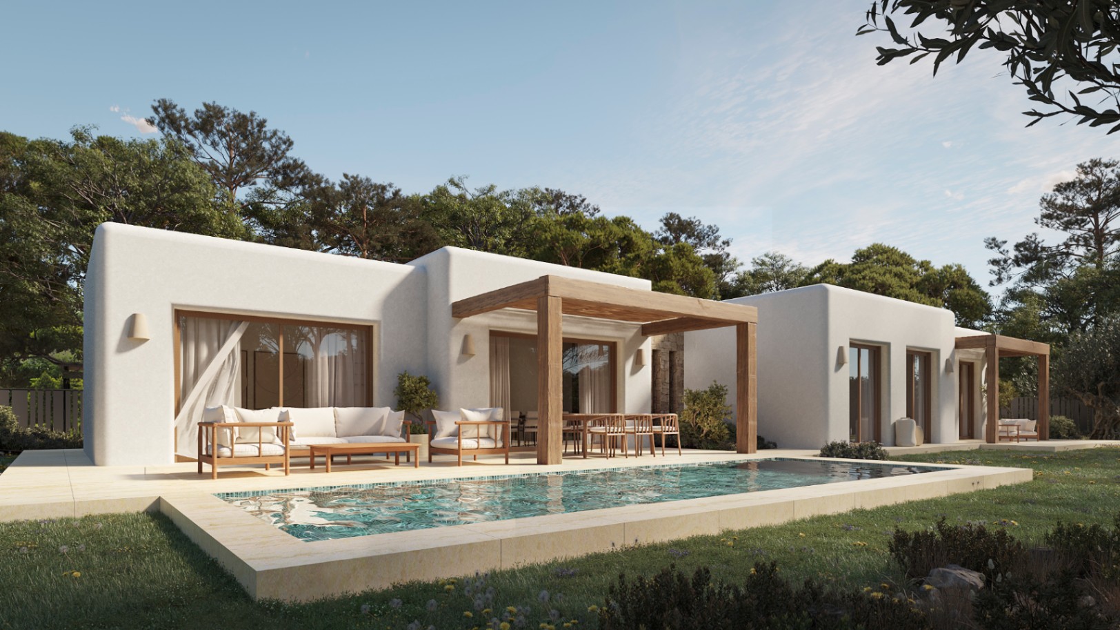 Außenansicht einer Villa im Ibiza-Stil mit weißen Rundbögen, Holzpergolen und einem rechteckigen Pool, eingebettet in einen Garten mit Pinien und Lounge-Möbeln.