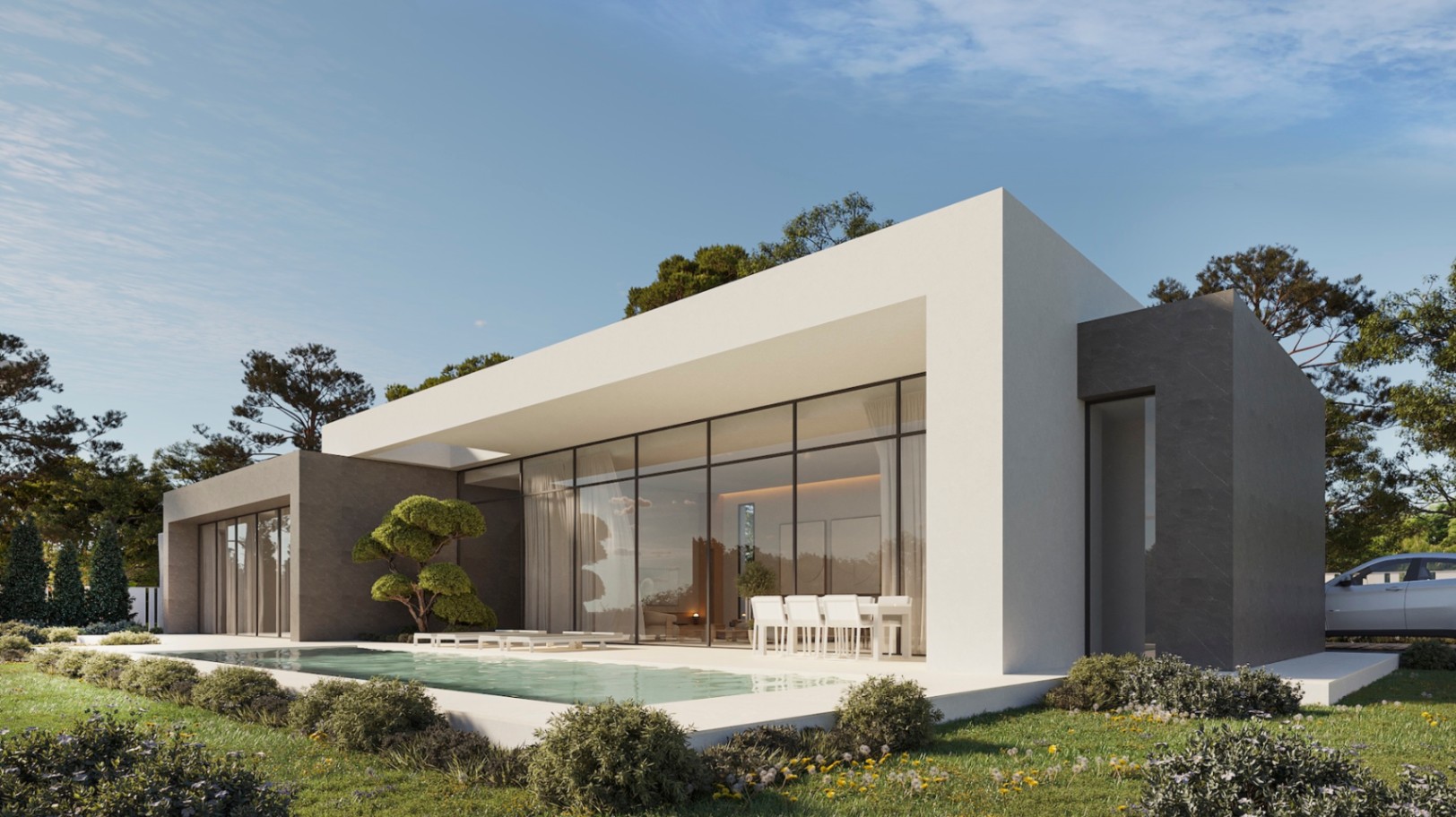 Moderne eingeschossige Villa mit bodentiefen Glasfronten, rechteckigem Pool und weißer Terrasse mit Essbereich im gepflegten Garten.