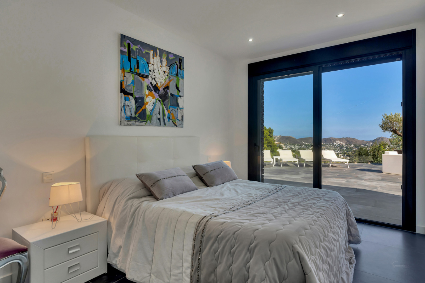 Moderne Villa mit vier Schlafzimmern in Moraira mit Meerblick und Pool
