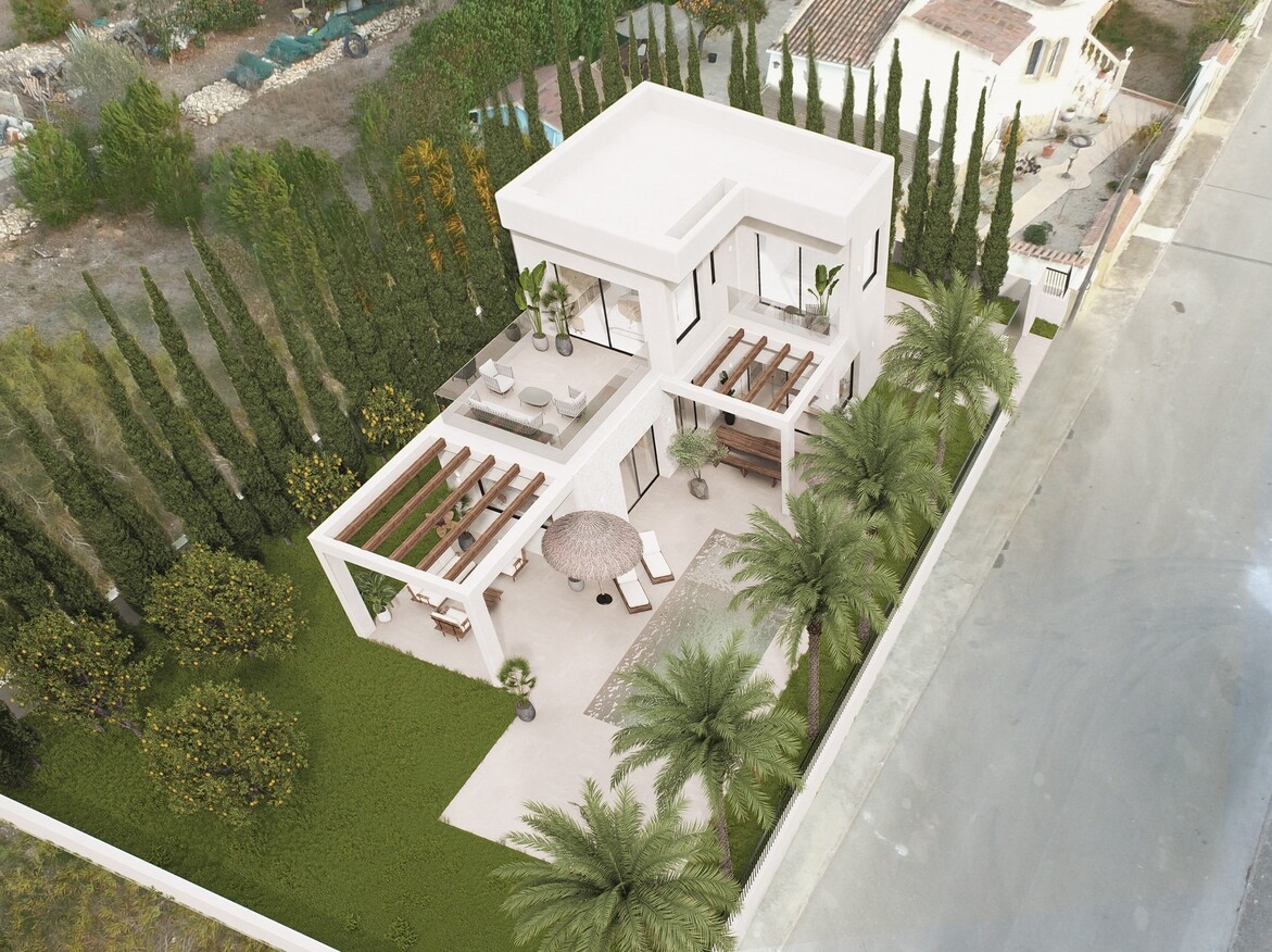 Luftaufnahme der modernen zweistöckigen Villa mit weißen Fassaden, Holzpergolen, privatem Pool und angelegtem Garten mit Palmen und Zypressen.
