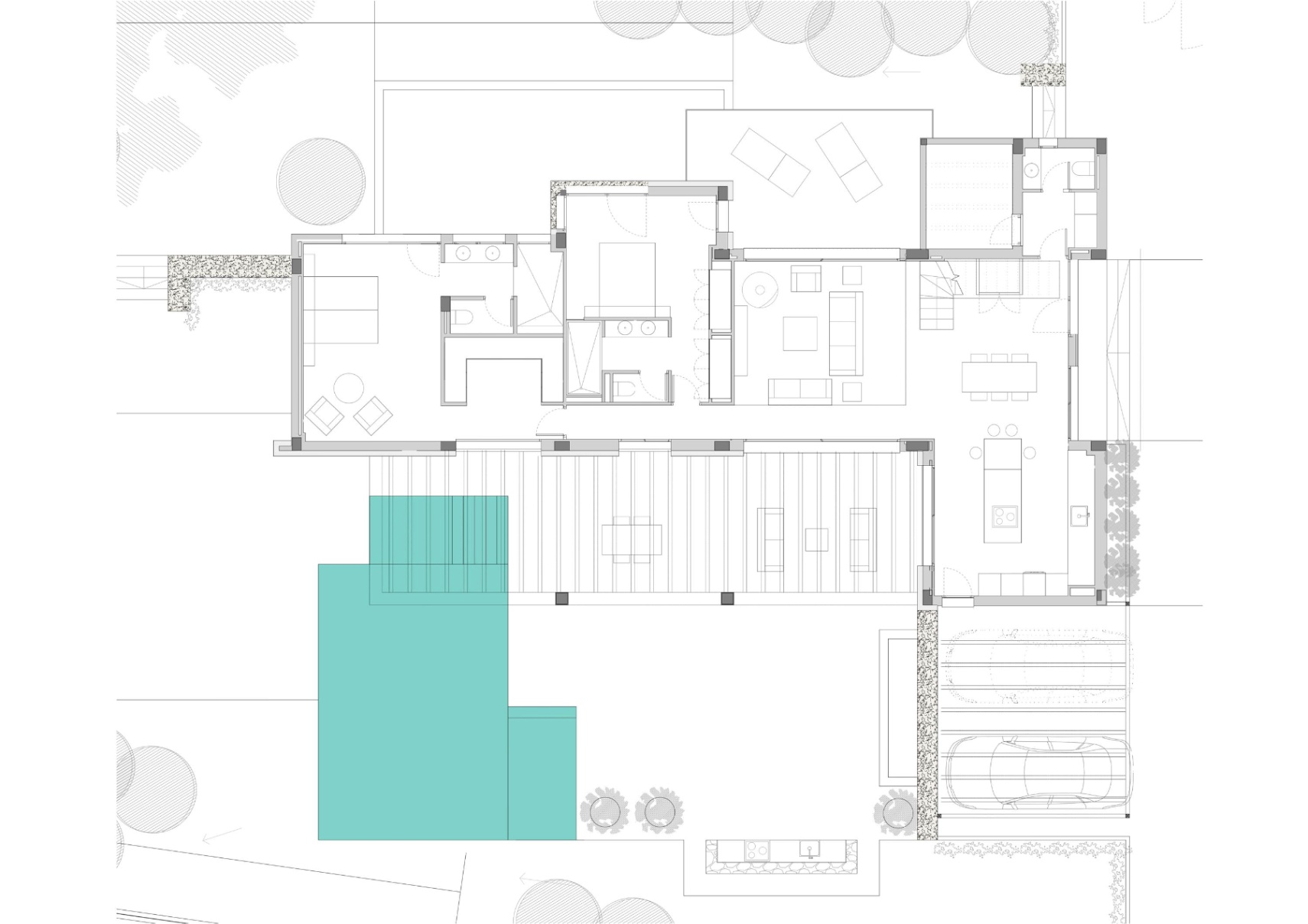 Architektonischer Grundriss des Erdgeschosses mit Aufteilung der drei Schlafzimmer, offenem Wohnbereich, Küche mit Insel, Terrassen und privatem Pool.