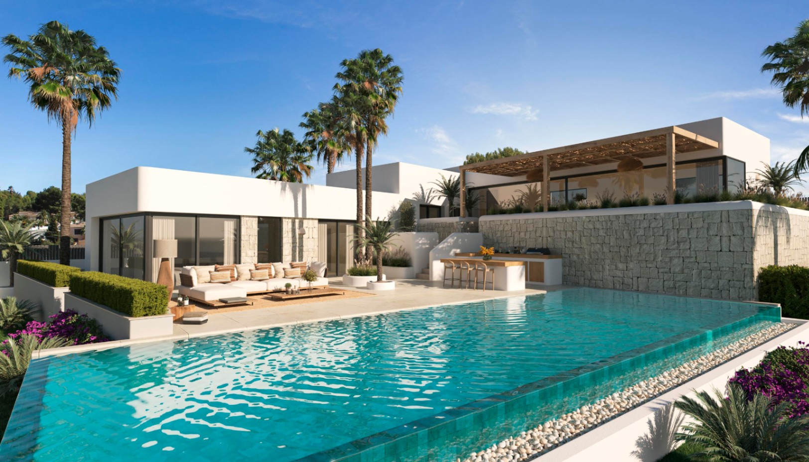 Moderne Villa mit Infinity-Pool, großzügiger Terrasse und Außenküche, ergänzt durch Natursteinmauern und mediterrane Bepflanzung mit Palmen.