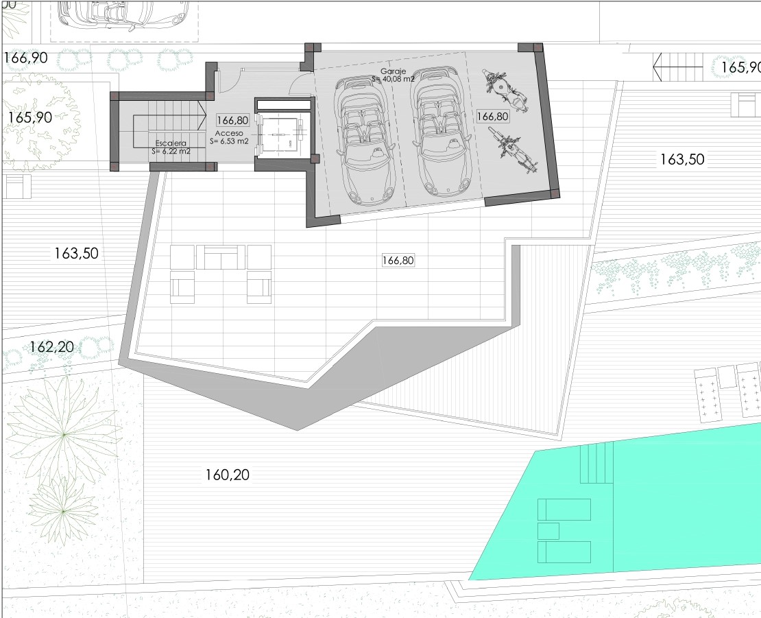 Technischer Grundriss der 40 m² großen Garage für zwei Pkw und Motorräder, inklusive Aufzugszugang und einer großen Terrasse am Pool.