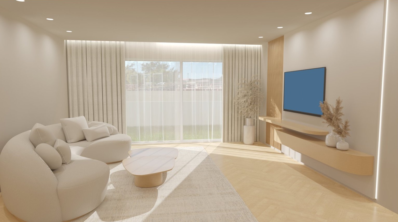 Modernes Wohnzimmer mit geschwungenem Sofa, Fischgrätparkett und integrierter Holzvertäfelung. Große Glasschiebetüren bieten direkten Zugang zur Terrasse und viel Tageslicht.